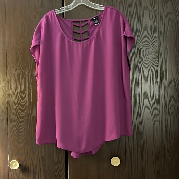 Torrid magenta, sleeveless blouse and decorative back. Size Torrid 0. - Picture 1 of 7